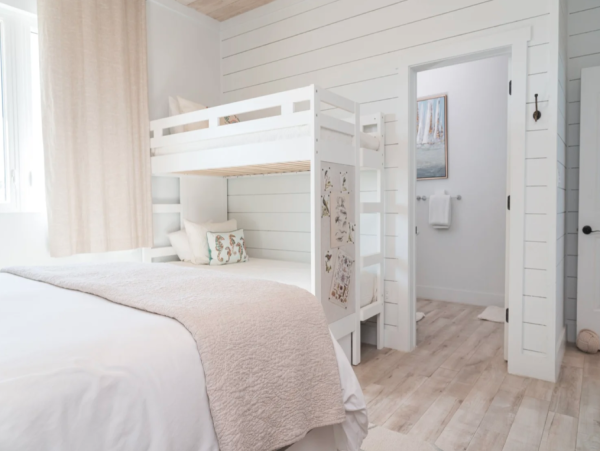 Luxurious Beachfront Villa in Little Exuma - 4-Bedroom Getaway